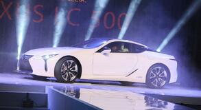 Lexus LC500 autem XXV-lecia Playboya