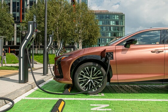 LEXUS CHARGING NETWORK – PONAD 7,5 TYSIĄCA PUNKTÓW ŁADOWANIA W POLSCE W JEDNEJ USŁUDZE 