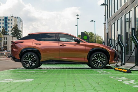 LEXUS CHARGING NETWORK – PONAD 7,5 TYSIĄCA PUNKTÓW ŁADOWANIA W POLSCE W JEDNEJ USŁUDZE 
