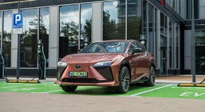 Lexus RZ 2023