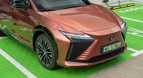 Lexus RZ 2023