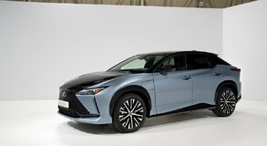 Lexus RZ 2023