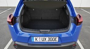  8 ÉRDEKES TÉNY AZ ELSŐ TISZTÁN ELEKTROMOS HAJTÁSÚ LEXUSRÓL