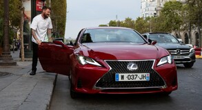 A LEXUS A CHAMPS-ÉLYSÉE-N EGY HIGH-END GASZTRO ESEMÉNYEN MUTATTA MEG ELŐSZÖR ÚJ RC KUPÉT