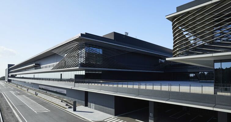 LEXUS SA PRESŤAHOVAL DO ŠIMOJAMY NEĎALEKO TOYOTA CITY