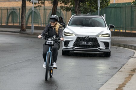 LEXUS ROZWIJA ZAAWANSOWANE SYSTEMY BEZPIECZEŃSTWA, BY ZREDUKOWAĆ LICZBĘ WYPADKÓW