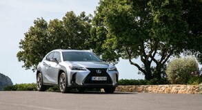 Lexus UX 2024