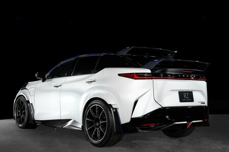 LEXUS RZ SPORT CONCEPT ORAZ LEXUS RX OUTDOOR CONCEPT POKAZANE W TOKIO