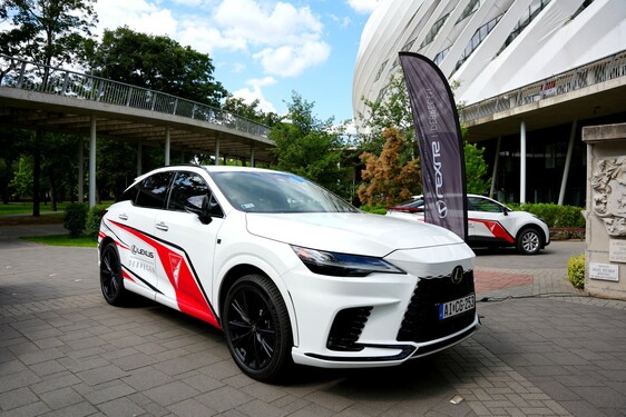 Második évébe lép a DVSC és a Toyota és Lexus márkák debreceni képviseletét ellátó Road Service Kft. együttműködése