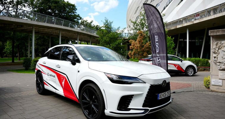 Második évébe lép a DVSC és a Toyota és Lexus márkák debreceni képviseletét ellátó Road Service Kft. együttműködése