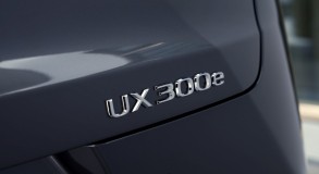 UX 300e 2023