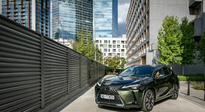 Lexus UX 2024