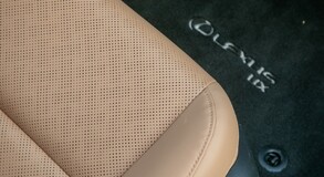 Lexus UX 2024