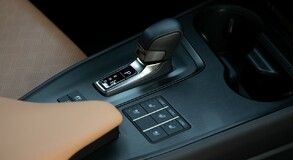 Lexus UX 2024