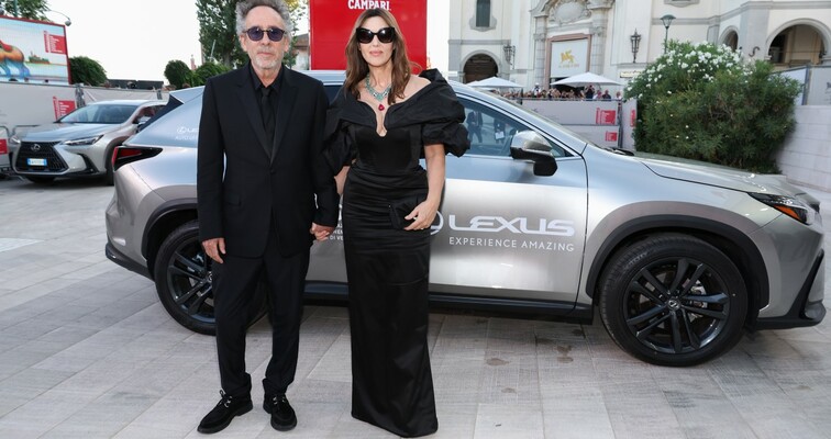 SVETLÁ, MOTOR, AKCIA! LEXUS JE UŽ ÔSMY ROK PO SEBE OFICIÁLNYM VOZIDLOM MEDZINÁRODNÉHO FILMOVÉHO FESTIVALU V BENÁTKACH