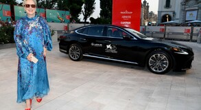 LEXUS UX NA Č ERVENOM KOBERCI NA FILMOVOM FESTIVALE V BENÁTKACH 