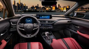  LEXUS UX: A RADIKÁLIS FORMAI TANULMÁNYTÓL A FELTŰNŐEN KÜLÖNLEGES CROSSOVERIG
