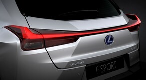  LEXUS UX: A RADIKÁLIS FORMAI TANULMÁNYTÓL A FELTŰNŐEN KÜLÖNLEGES CROSSOVERIG