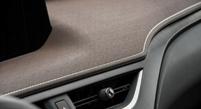PLNOELEKTRICKÝ LEXUS UX 300E SO ZRETEĽNE JAPONSKOU DUŠOU VYRÁŽA NA EURÓPSKE CESTY