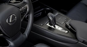 PLNOELEKTRICKÝ LEXUS UX 300E SO ZRETEĽNE JAPONSKOU DUŠOU VYRÁŽA NA EURÓPSKE CESTY