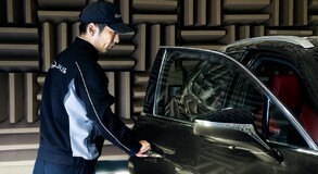 PLNOELEKTRICKÝ LEXUS UX 300E SO ZRETEĽNE JAPONSKOU DUŠOU VYRÁŽA NA EURÓPSKE CESTY