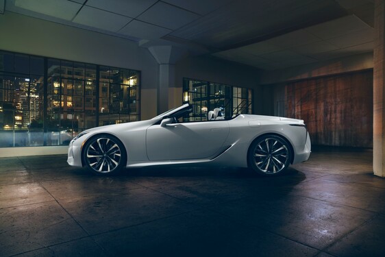 OTT LESZ GENFBEN A LEXUS LC KABRIÓ-TANULMÁNY IS