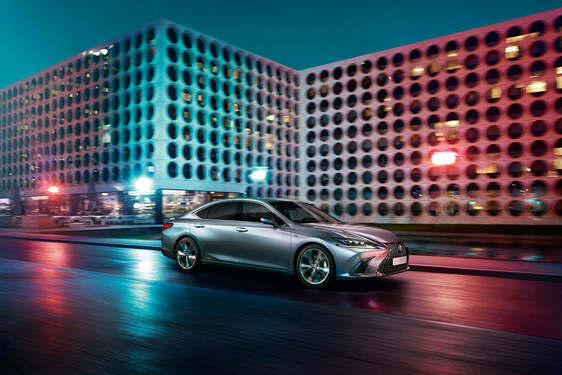 NAGYON NAGYOT MENT A LEXUS ES AZ ÉV ELSŐ ÖT HÓNAPJÁBAN