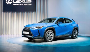 Lexus představuje svůj první elektromobil UX 300e 