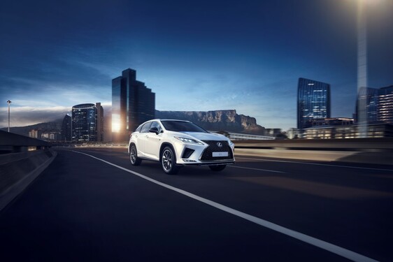  KIZÁRÓLAG A VILÁG LEGFEJLETTEBB ÖNTÖLTŐ HIBRID ELEKTROMOS HAJTÁSÁVAL KAPHATÓ IDEHAZA A LEXUS RX