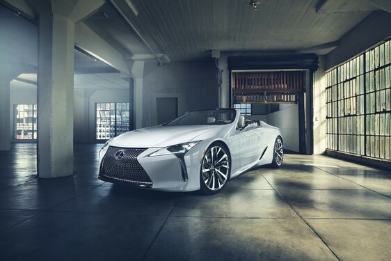 NÉHÁNY HÓNAP MÚLVA ÉRKEZIK A LEXUS LC 500 CONVERTIBLE