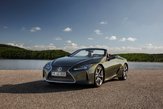 PŘEDSTAVENÍ MODELOVÉ ŘADY LC: NOVÝ LEXUS LC 500 CONVERTIBLE                A LEXUS LC COUPE MODEL 2021