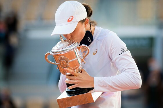 TENISISTKA IGA ŚWIĄTEK SPONSOROWANA PRZEZ LEXUS POLAND MISTRZYNIĄ WIELKOSZLEMOWEGO TURNIEJU ROLAND GARROS