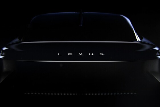 LEXUS SPRZEDAŁ NA ŚWIECIE PONAD 700 000 SAMOCHODÓW W 2020 ROKU