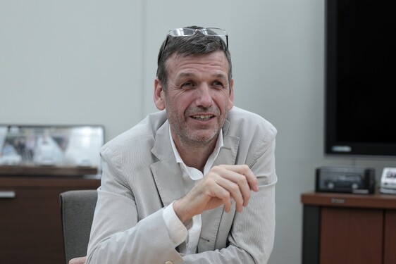 SIMON HUMPHRIES MÓWI O WPŁYWIE „REWOLUCJI IDEI” NA PRZYSZŁOŚĆ PROJEKTOWANIA SAMOCHODÓW