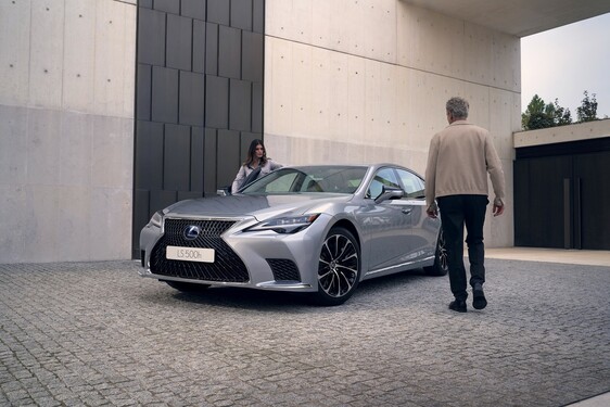 Így tökéletesítette a Lexus az LS csúcslimuzin teljesítményét 