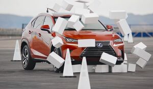  A Lexus 4,6 másodperc alatt megváltoztatja azt amit eddig a vezetés közbeni üzengetésről gondolt 