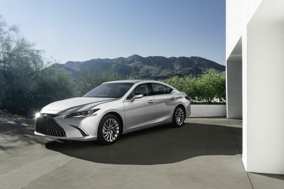 SVETOVÁ PREMIÉRA NOVÉHO MODELU LEXUS ES 