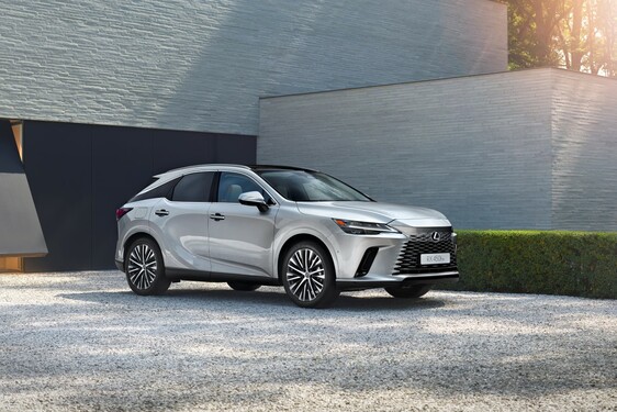 A vadonatúj Lexus RX plug-in hibrid elektromos hajtással és teljesítmény öntöltő hibrid elektromos kivitelben is elérhető lesz
