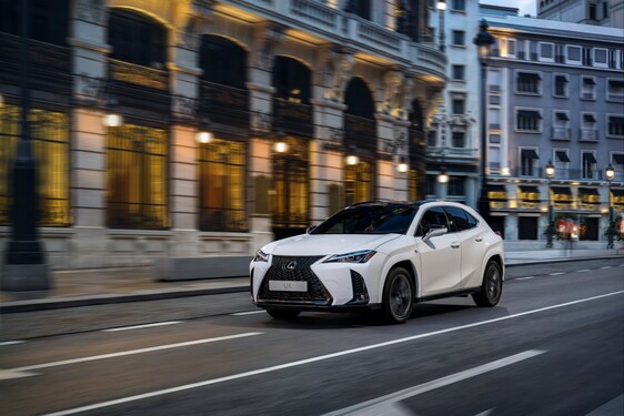 UX DRUGIM NAJCHĘTNIEJ WYBIERANYM LEXUSEM NA POLSKIM RYNKU. NOWA WERSJA F SPORT DESIGN W WYJĄTKOWEJ OFERCIE
