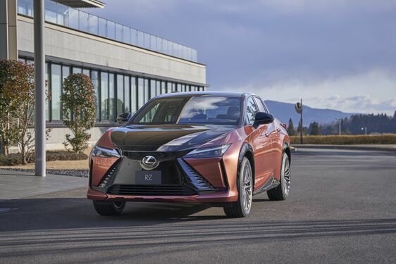 10 ROKOV DIZAJNU ZNAČKY LEXUS: OD VRETENOVITEJ MRIEŽKY PO VRETENOVITÚ KAROSÉRIU