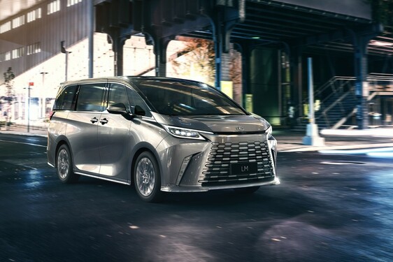  SVETOVÁ PREMIÉRA ÚPLNE NOVÉHO MODELU LEXUS LM