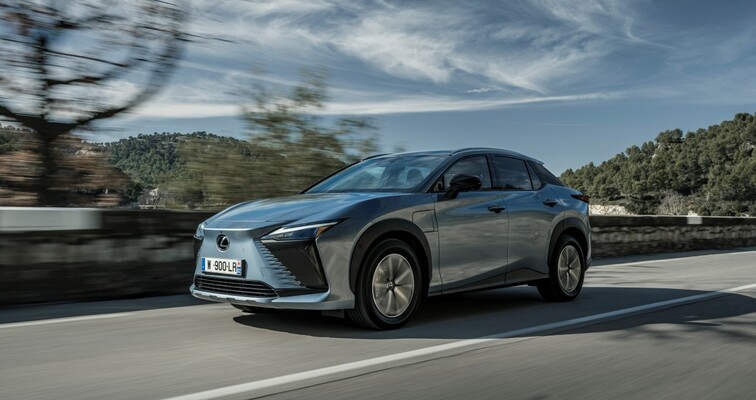  A LEXUS RZ 450e
