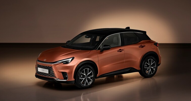 ÚPLNE NOVÝ LEXUS LBX  - Kompaktný štýlový crossover  