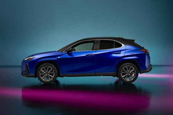 NOVÝ LEXUS UX 300h: VYŠŠÍ VÝKON A LEPŠIE JAZDNÉ VLASTNOSTI