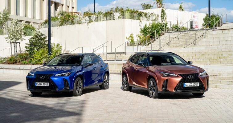 Erősebb  és fejlettebb hajtáslánccal és számtalan finomítással érkezik a Lexus UX 300h