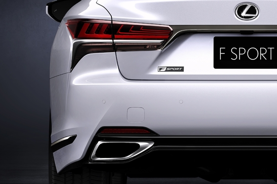 NOVÝ LEXUS LS 500 F SPORT SE PŘEDSTAVÍ VE SVĚTOVÉ PREMIÉŘE V NEW YORKU