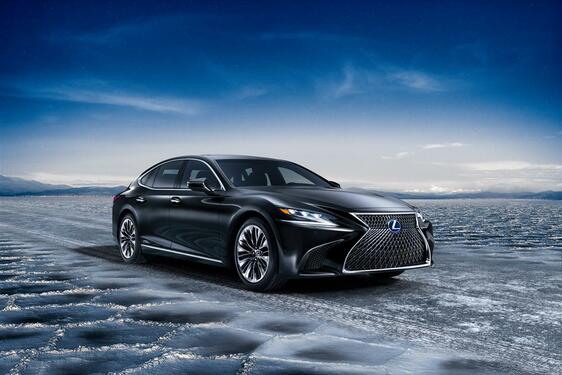 Nowy Lexus LS 500h na tournée po Polsce