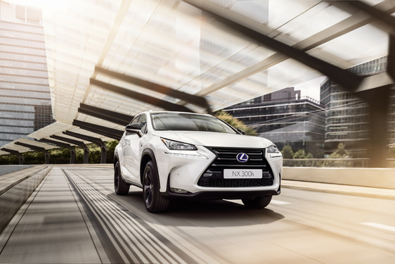 LEXUS NA AUTOSALÓNE V PARÍŽI 2016
