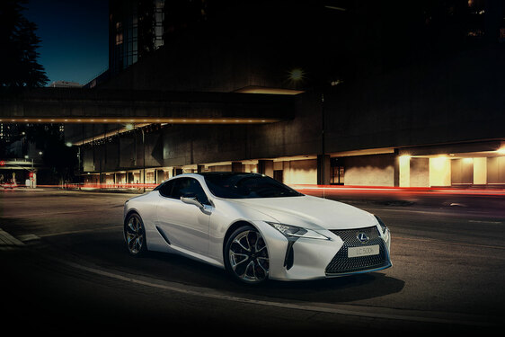 A LEXUS LC 500h ÚJ KORSZAKOT NYIT A KÖRNYEZETBARÁT HIBRID HAJTÁSLÁNCOK TÖRTÉNETÉBEN