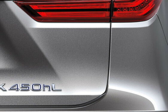 NOVÝ LEXUS RX SE TŘEMI ŘADAMI SEDADEL SE PŘEDSTAVÍ V LOS ANGELES 